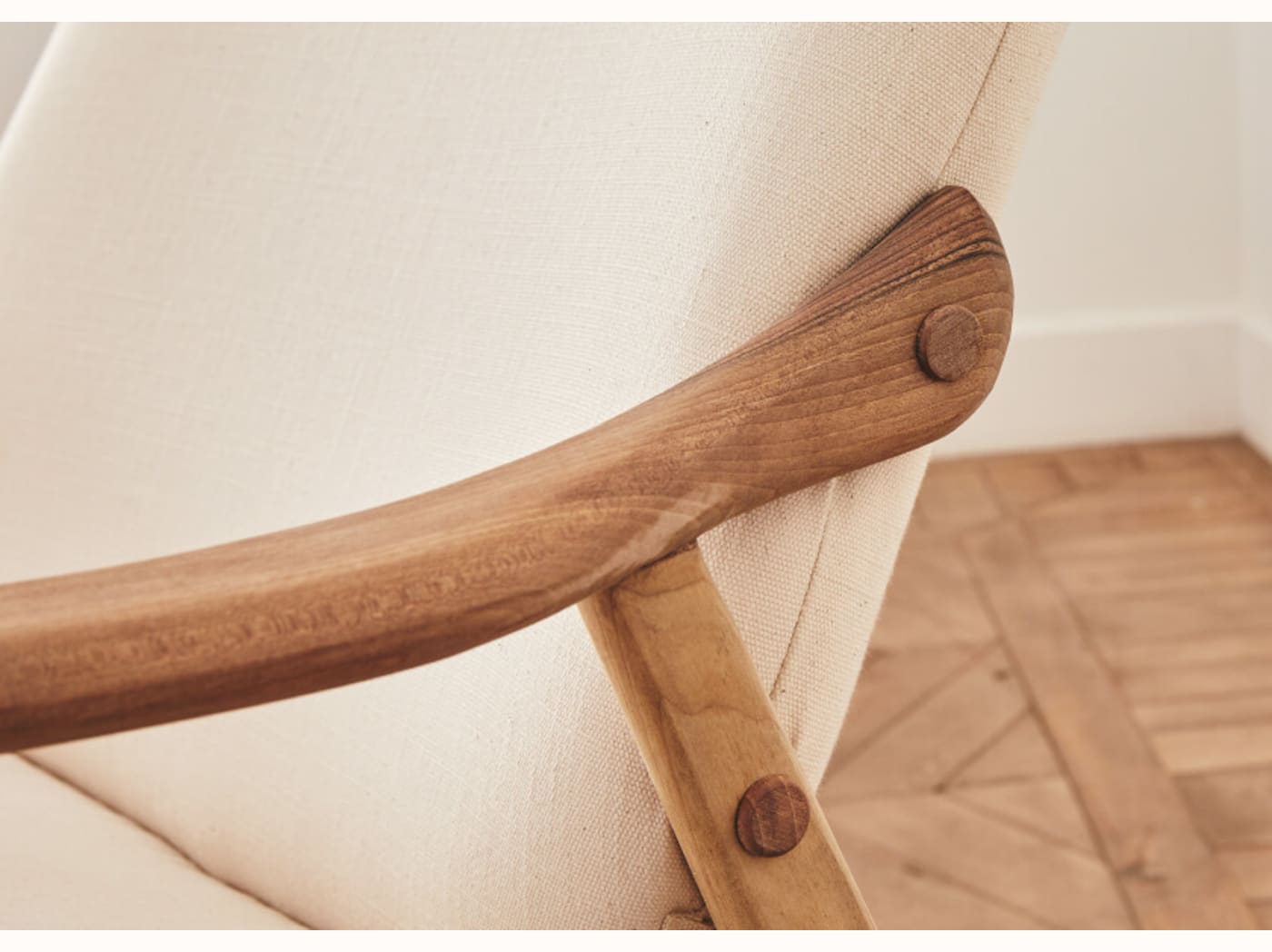 Sillón de madera LYRA