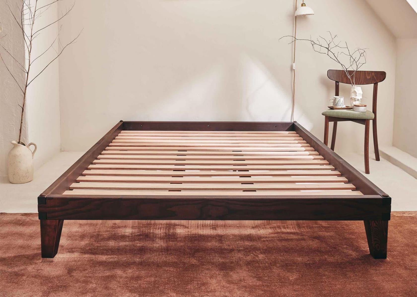 Bett mit Massivholz-Lattenrost LUCA