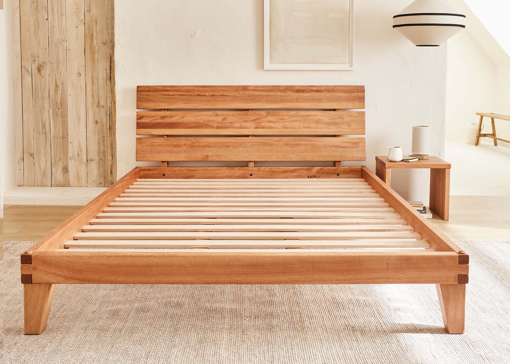 Bett mit Massivholz-Lattenrost LUCA